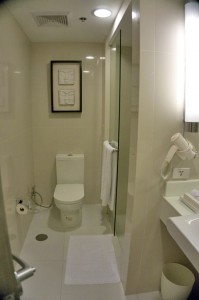 THE QUEST HOTEL – CEBU CITY, PHILIPPINES - The bathroom