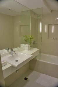 THE QUEST HOTEL – CEBU CITY, PHILIPPINES - The bathroom