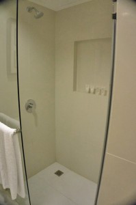 THE QUEST HOTEL – CEBU CITY, PHILIPPINES - The shower
