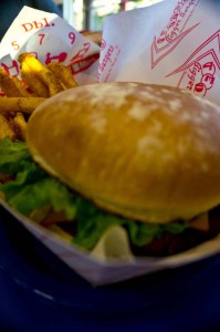 Teddy's Bigger Burgers - Hawaii - Burger and fries