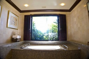Sheraton Maui - Hawaii - bathtub